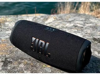 Когда пора менять аккумулятор в колонке JBL: основные признаки и советы по выбору новой батареи